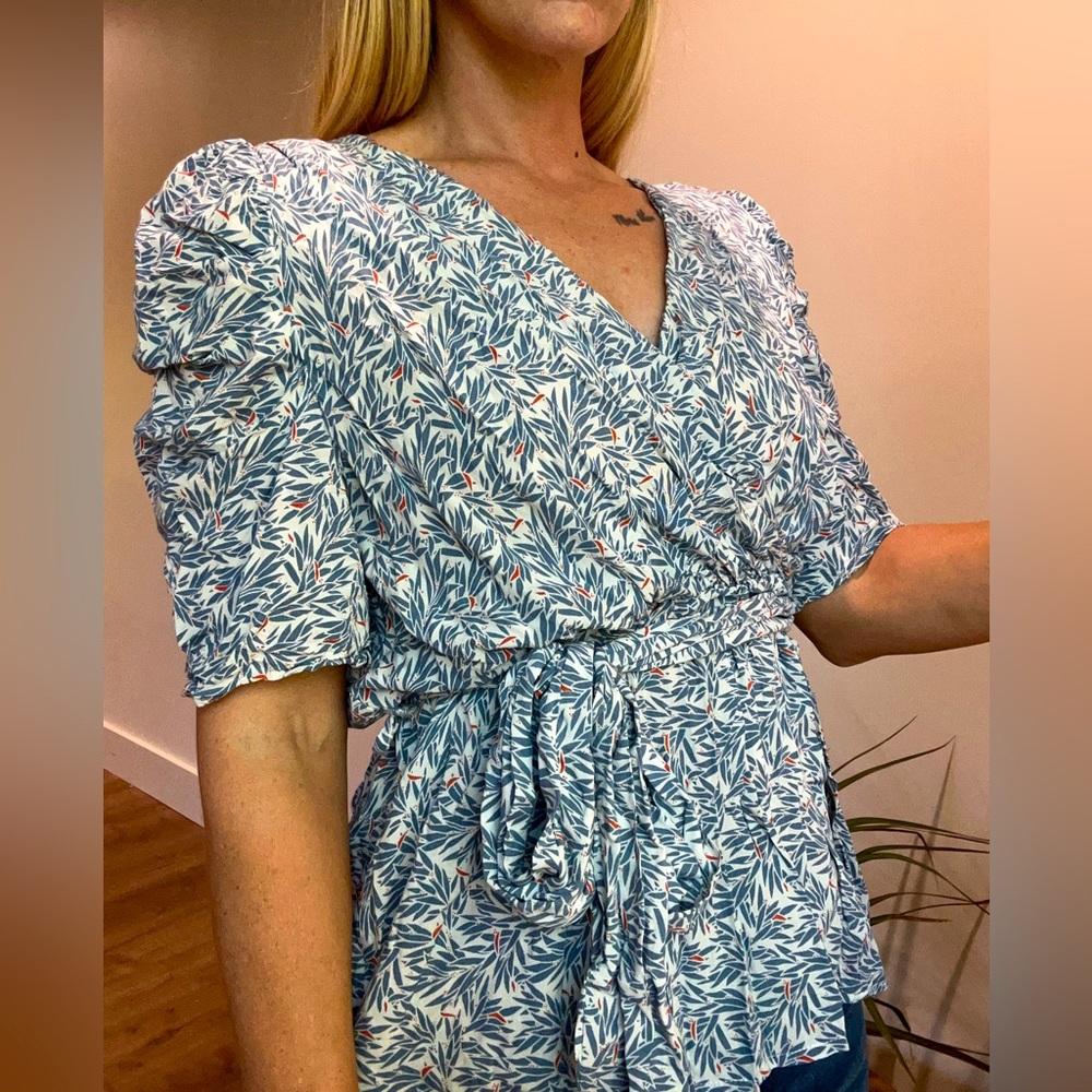 Feminine Belted Shirt with Ruched Sleeves - Size Large